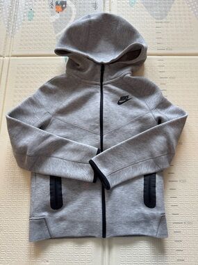 Like new Nike tech fleece youth size Medium hoodie